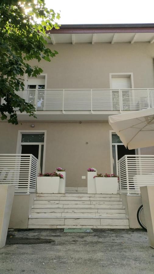 Appartamenti Diffusi Di Villa Fiorita Con Accesso Alle Piscine Della Struttura Principale Cattolica Ngoại thất bức ảnh