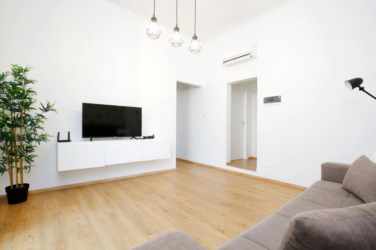 Appartamenti Diffusi Di Villa Fiorita Con Accesso Alle Piscine Della Struttura Principale Cattolica Ngoại thất bức ảnh