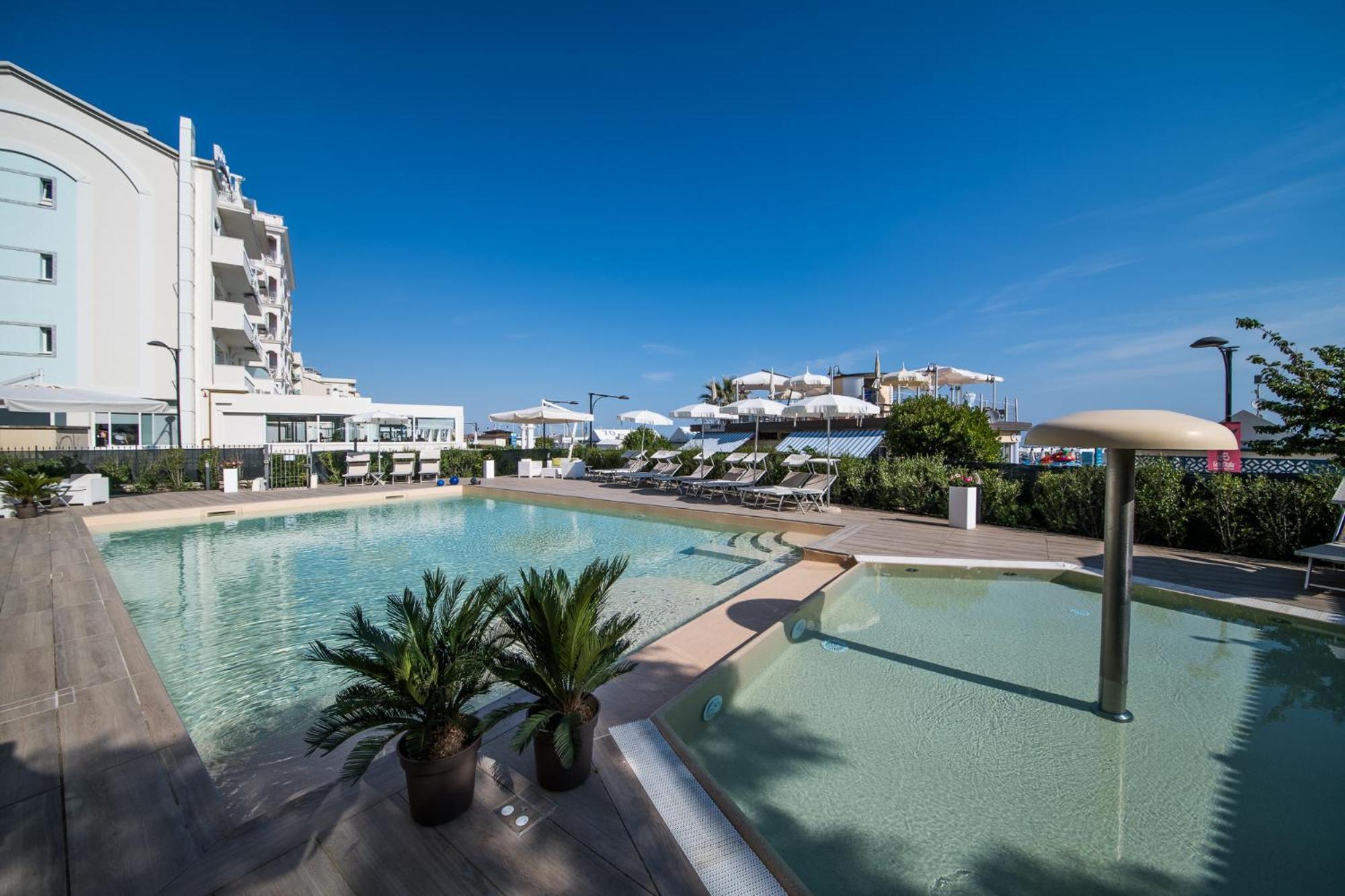 Appartamenti Diffusi Di Villa Fiorita Con Accesso Alle Piscine Della Struttura Principale Cattolica Ngoại thất bức ảnh