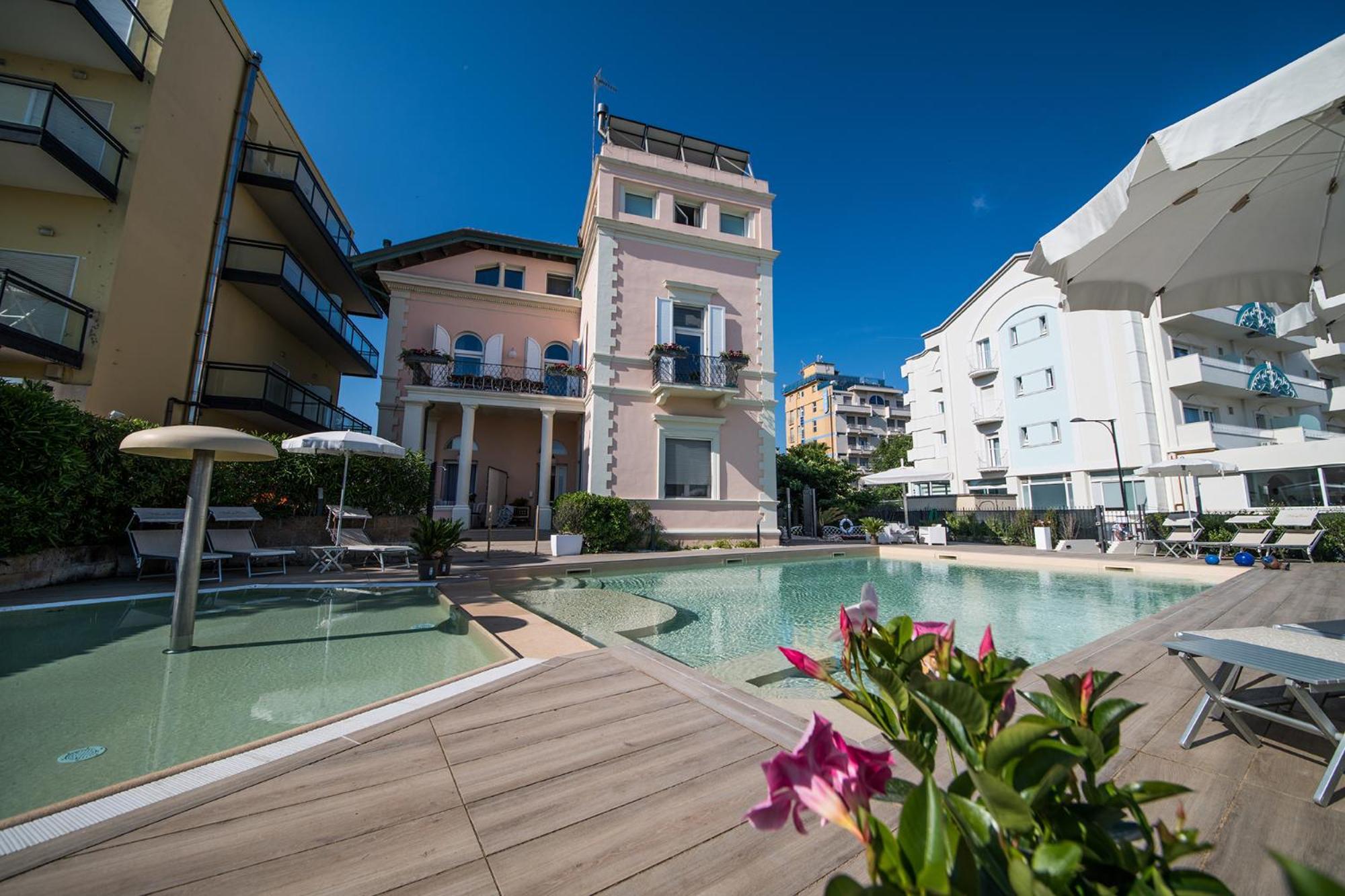 Appartamenti Diffusi Di Villa Fiorita Con Accesso Alle Piscine Della Struttura Principale Cattolica Ngoại thất bức ảnh