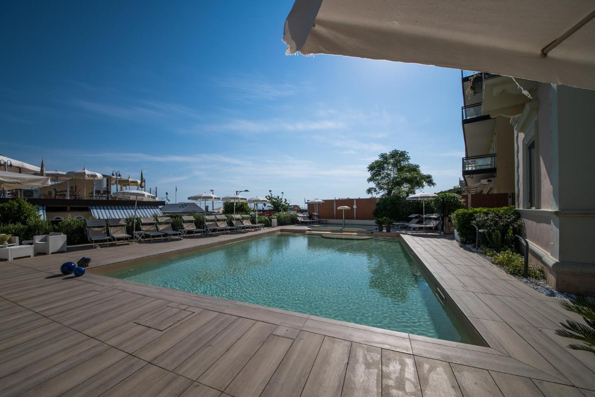 Appartamenti Diffusi Di Villa Fiorita Con Accesso Alle Piscine Della Struttura Principale Cattolica Ngoại thất bức ảnh